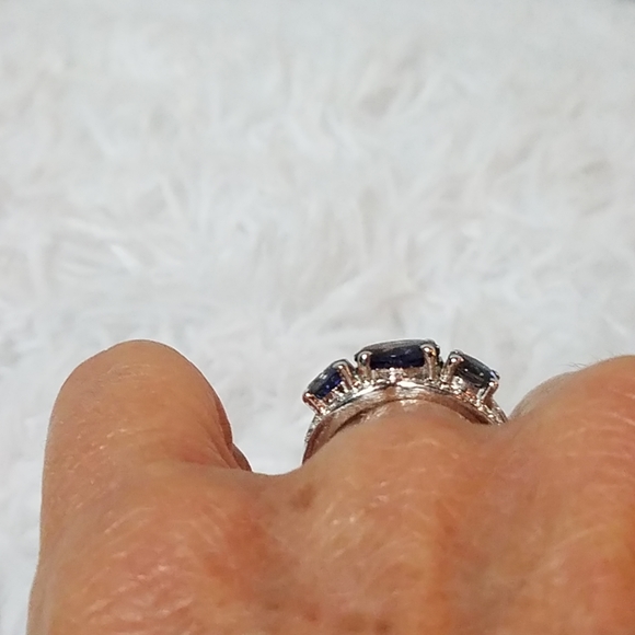 IOLITE AND DIAMOND RING - Picture 6 of 8